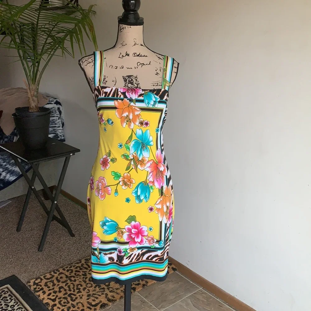 Cache Floral Dress - Picture 1 of 11